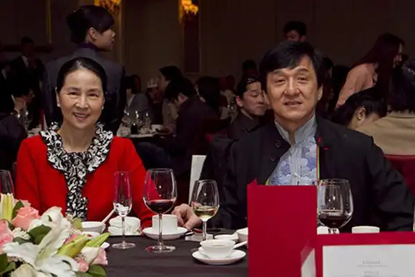 成龙在国际的影响有多大知乎_成龙世界影响力视频_成龙的国际成就与影响力