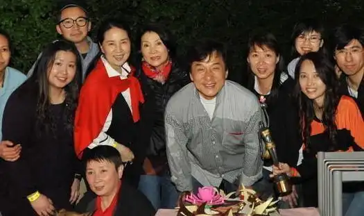 成龙在国际的影响有多大知乎_成龙世界影响力视频_成龙的国际成就与影响力