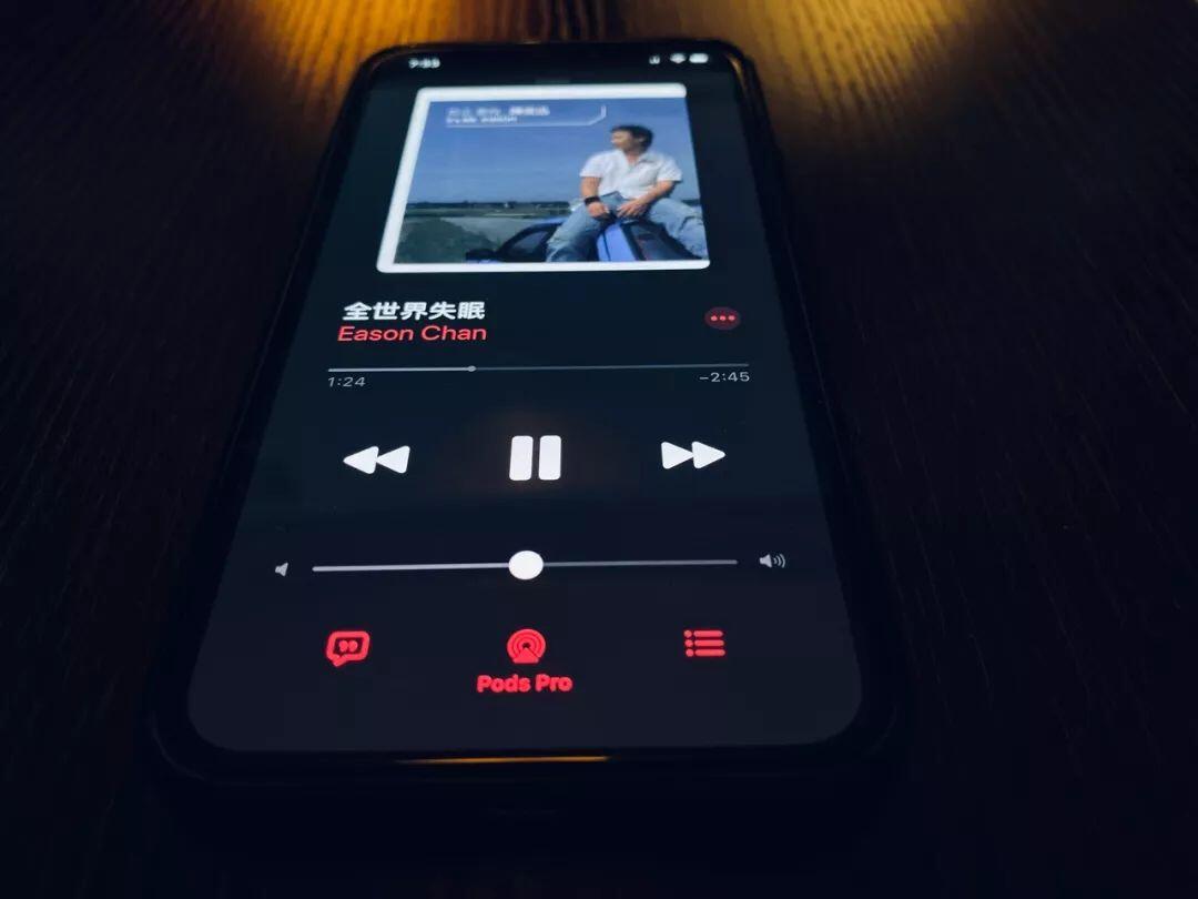 apple耳机对比_苹果耳机airpods对比_iPhone的耳机选择：AirPods对比其他品牌