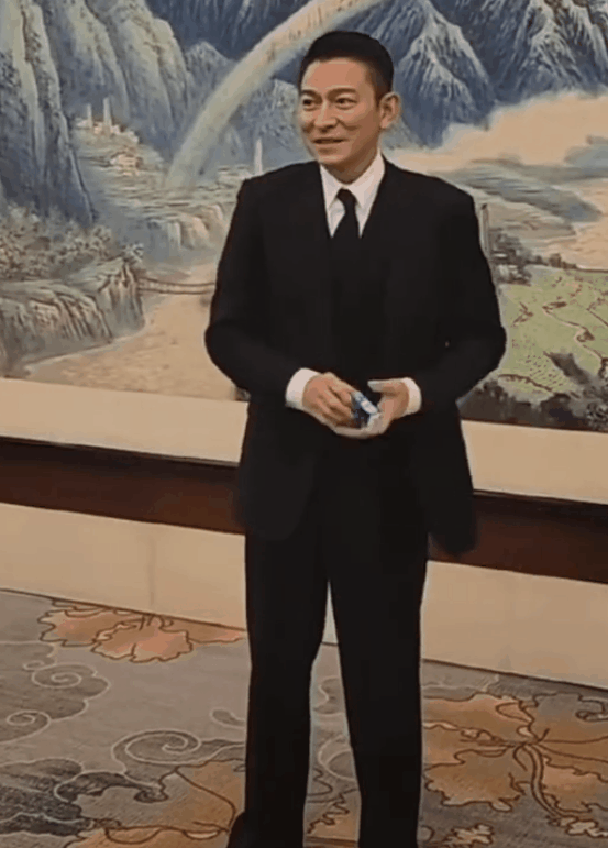 刘德华的公益事业与社会责任_刘德华做的慈善事业_刘德华公益慈善